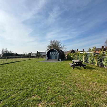 Welly Boot Pod Hotel Shenstone Екстериор снимка