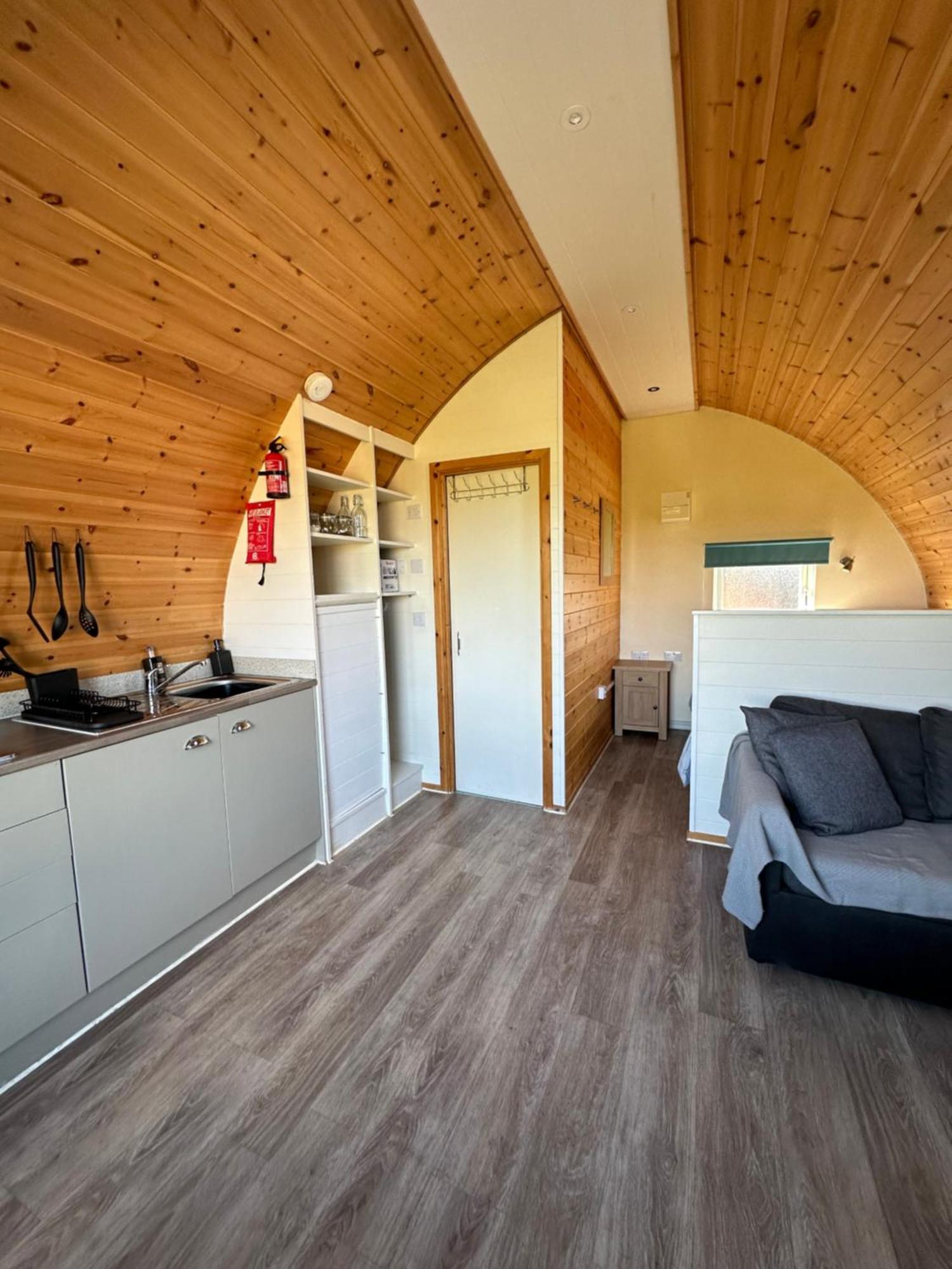 Welly Boot Pod Hotel Shenstone Екстериор снимка