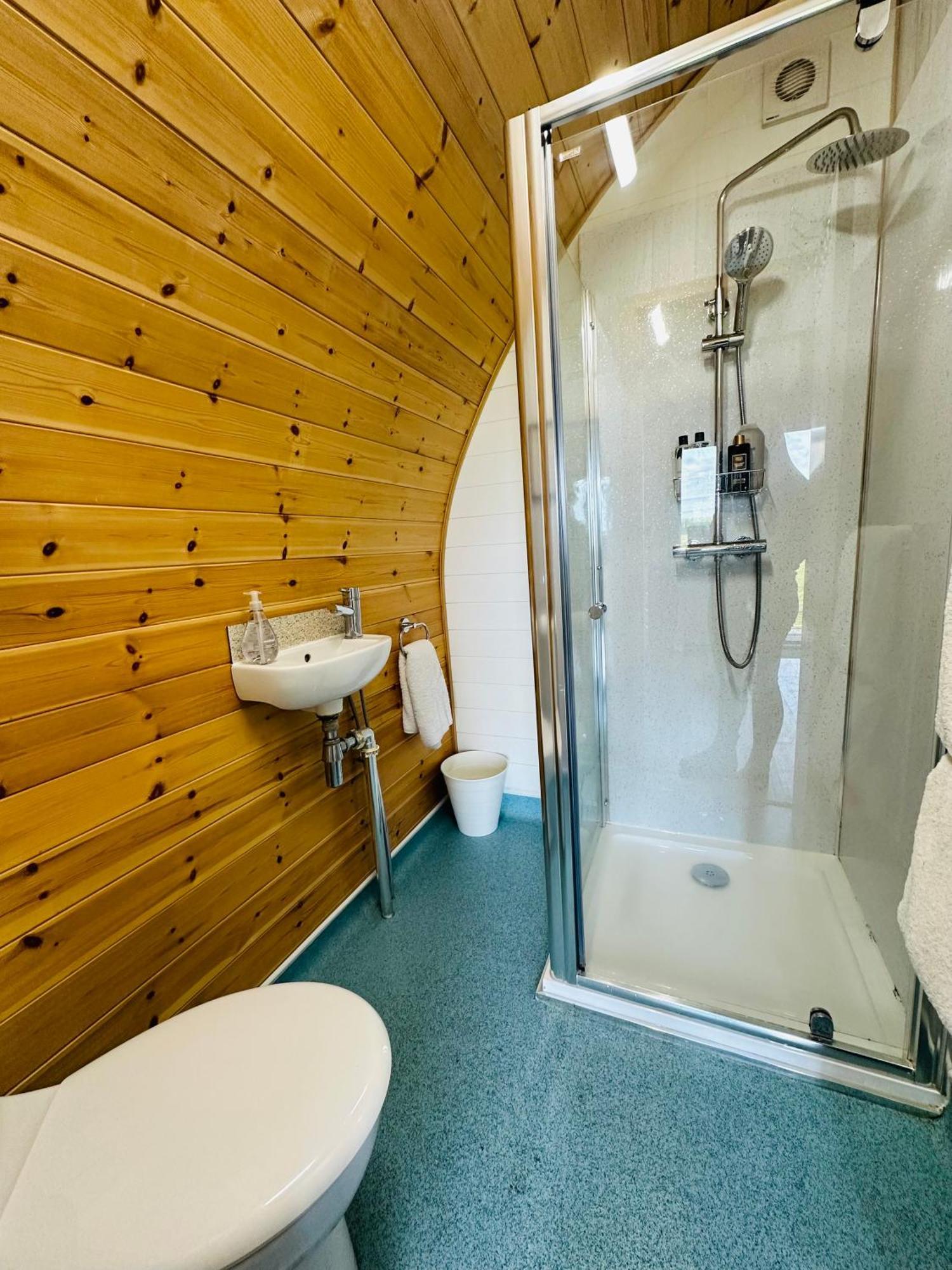Welly Boot Pod Hotel Shenstone Екстериор снимка