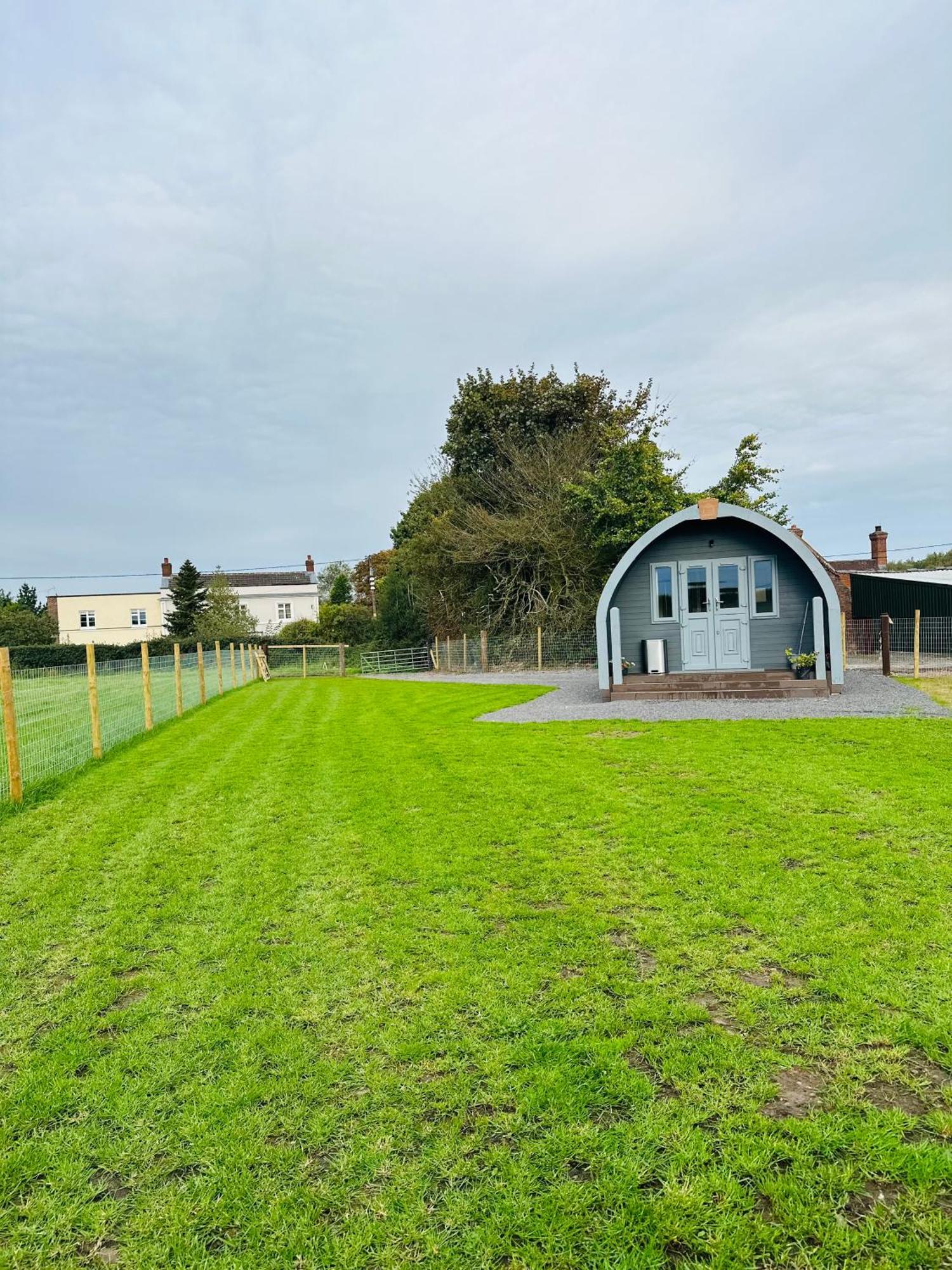 Welly Boot Pod Hotel Shenstone Екстериор снимка
