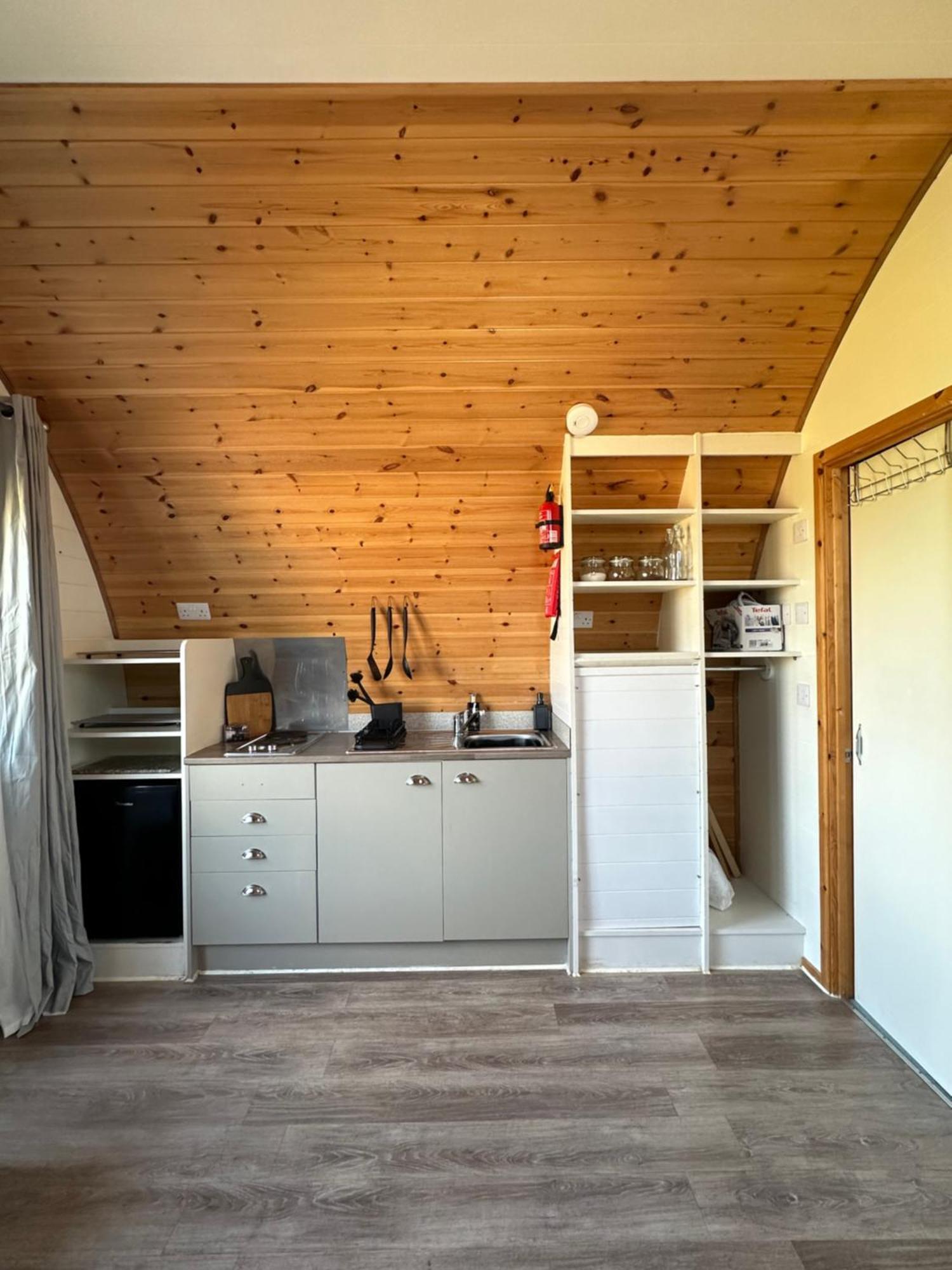 Welly Boot Pod Hotel Shenstone Екстериор снимка