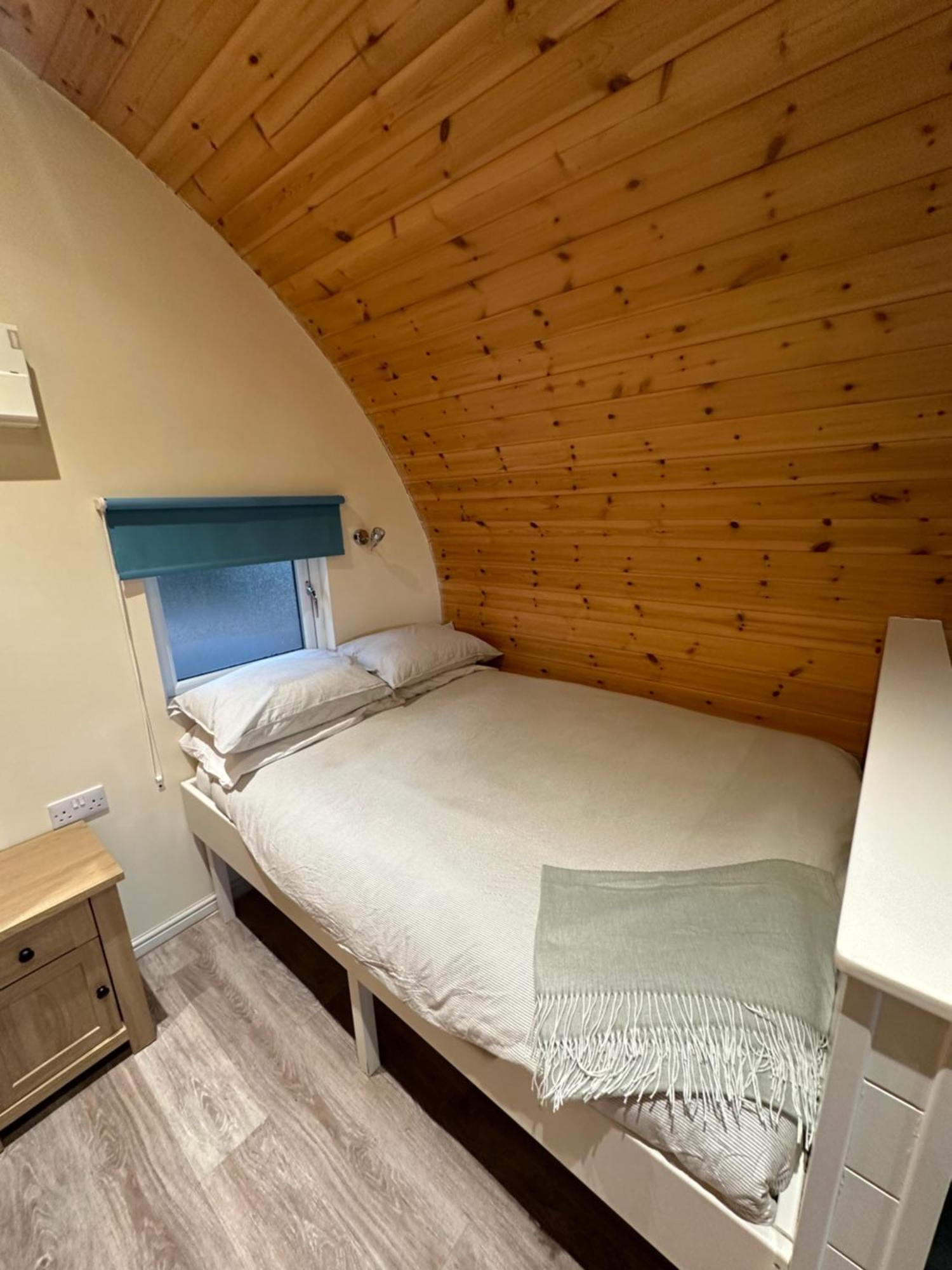 Welly Boot Pod Hotel Shenstone Екстериор снимка