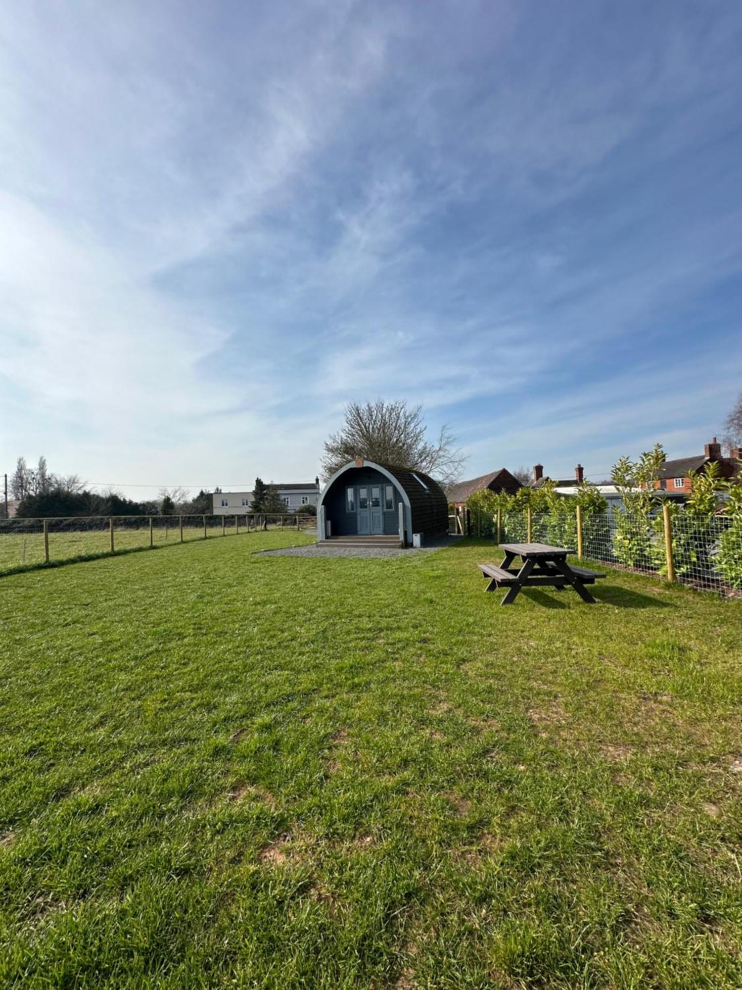 Welly Boot Pod Hotel Shenstone Екстериор снимка